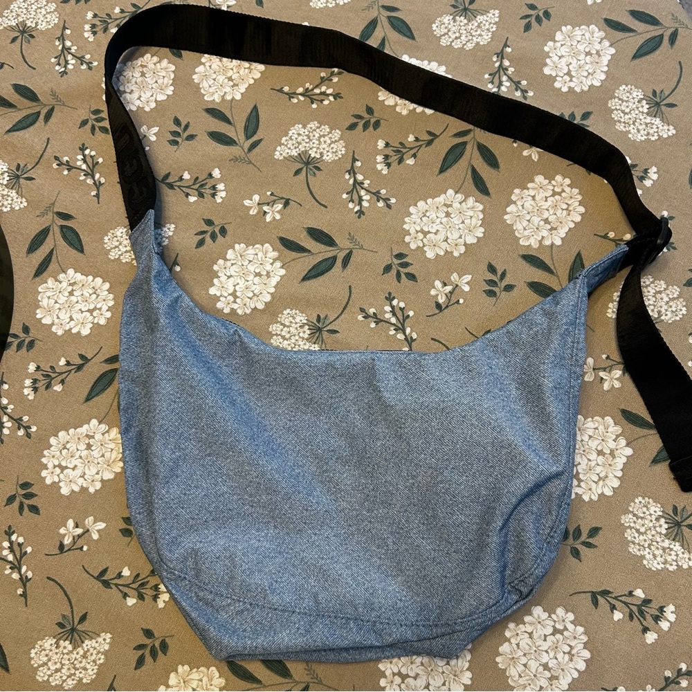 BAGGU Medium Nylon Crescent Bag